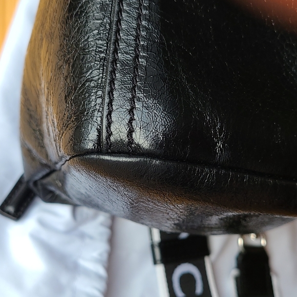 TRADED * Givenchy Crackled Patent 4G Small Pandora Black - Picture 6 of 13